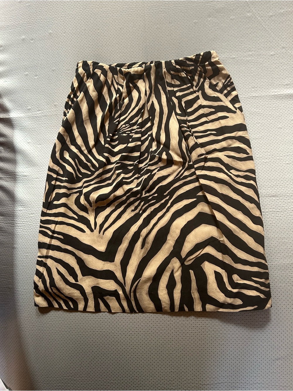 Dana Buchman Black and Cream Zebra-Print Pencil Skirt 100 Percent Silk Size 12